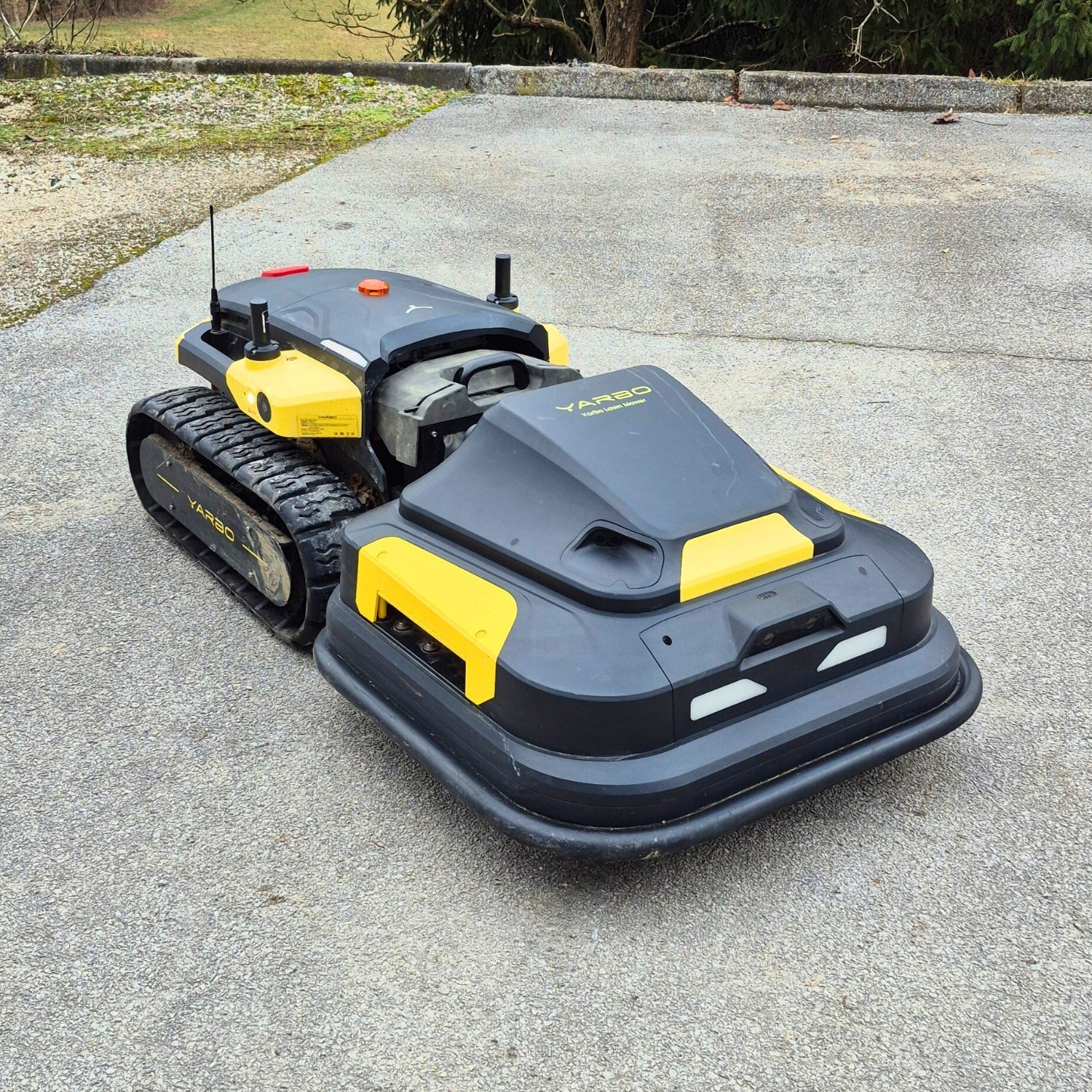 Yarbo kosilnica C1 + M1 (rabljena 1) - Robotum